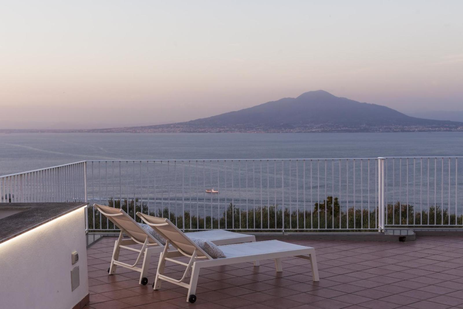 La Terrazza Sul Golfo Villa Sorrento Exterior photo